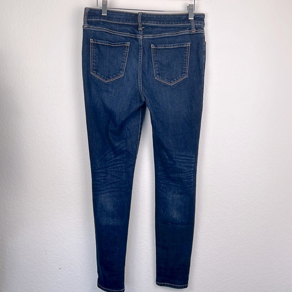 St. John's Bay Jeans Womens Size 6 Dark Wash Skinny Leg Denim Preowned - Picture 6 of 6